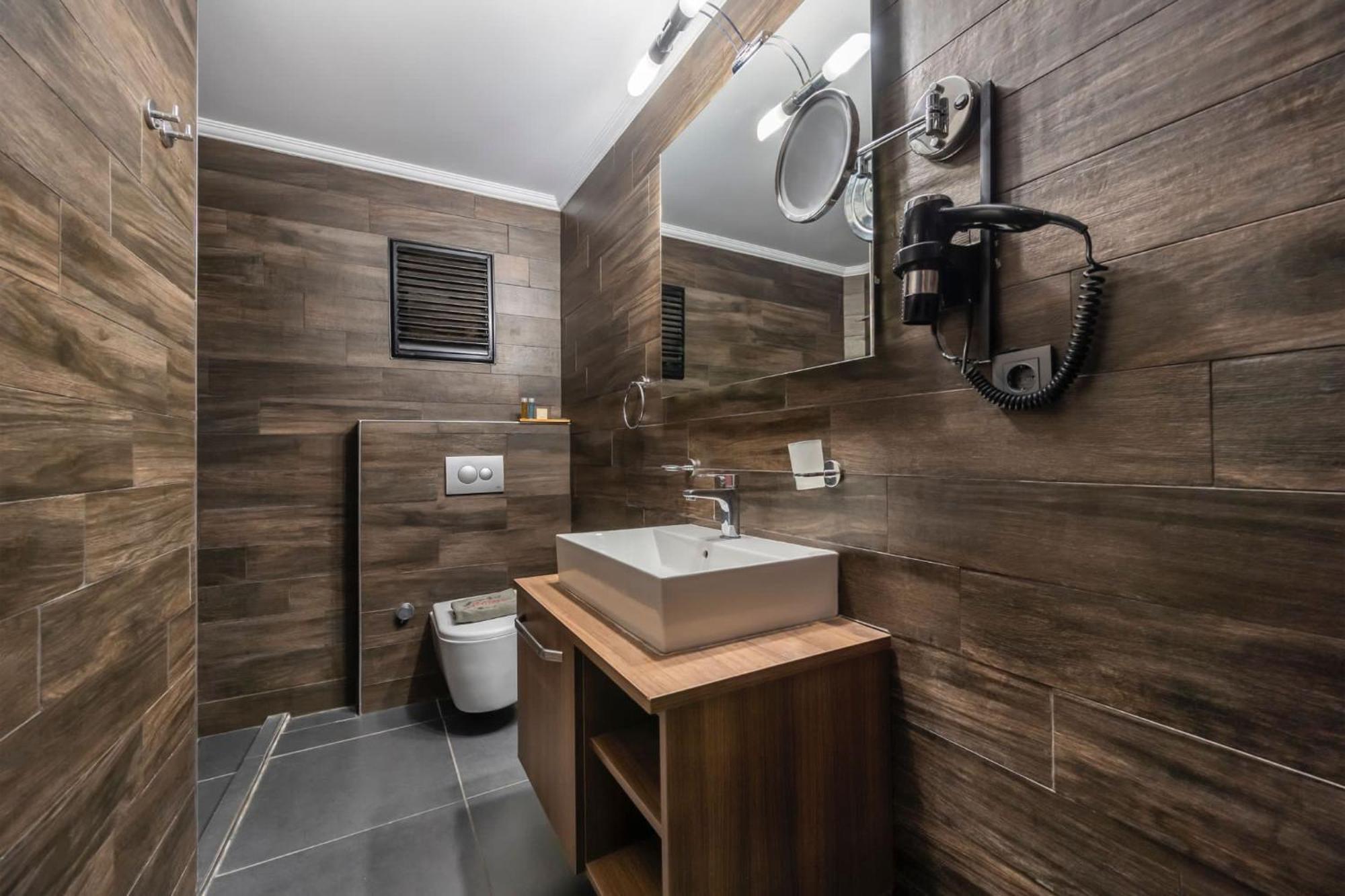 Art & Interiors Otel 2*